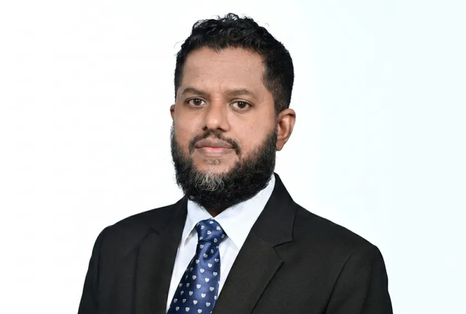 ފުލެޓާއި ގޯތި ދޭނެކަމަށްބުނެ ފައިސާ ނަގަމުންދިޔަ ޑެޕިއުޓީ މިނިސްޓަރަކު ވަކިކޮށްފި
